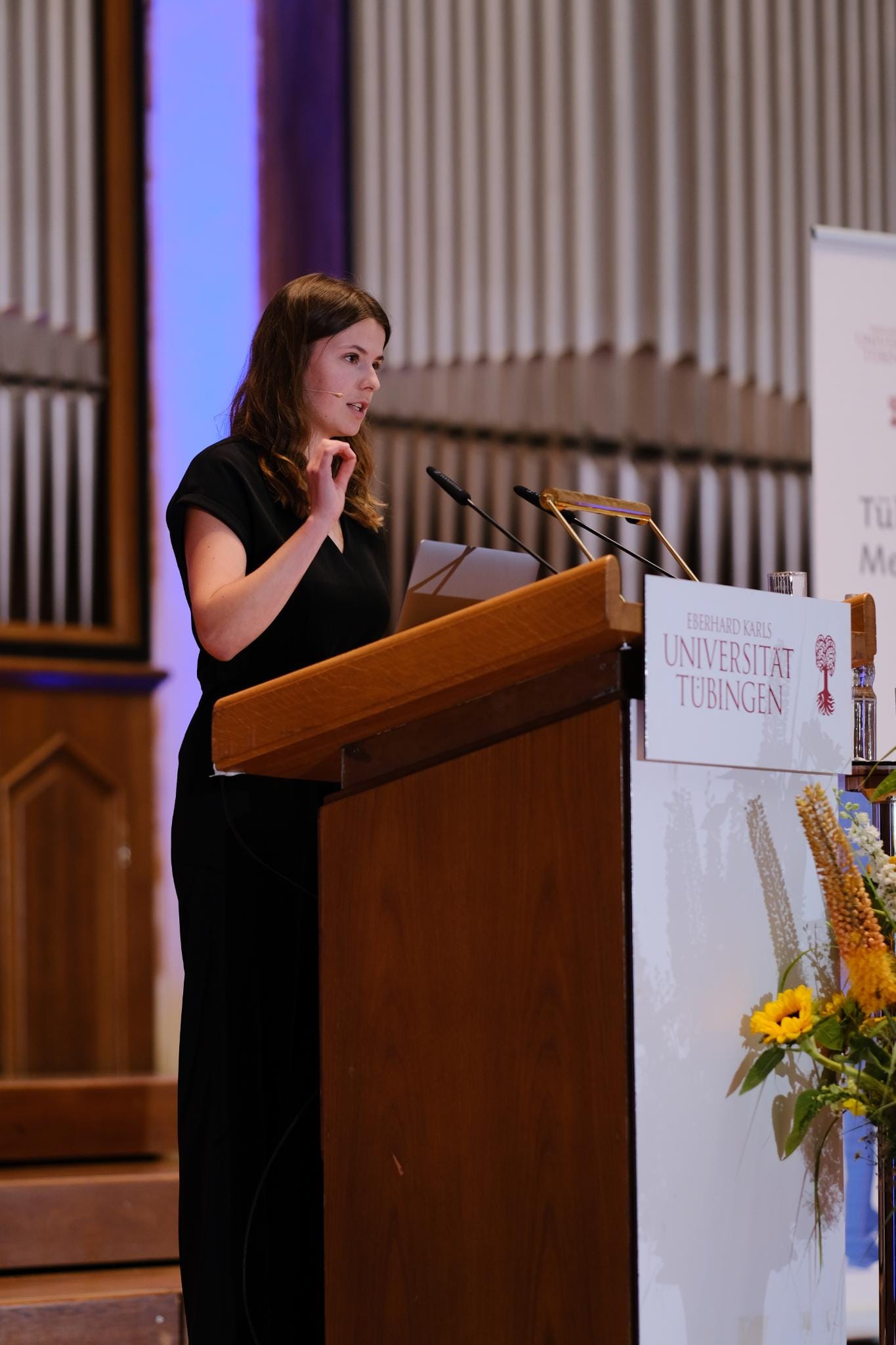 Luisa Neubauer bei der 18. Mediendozentur in der Neuen Aula der Universität Tübingen