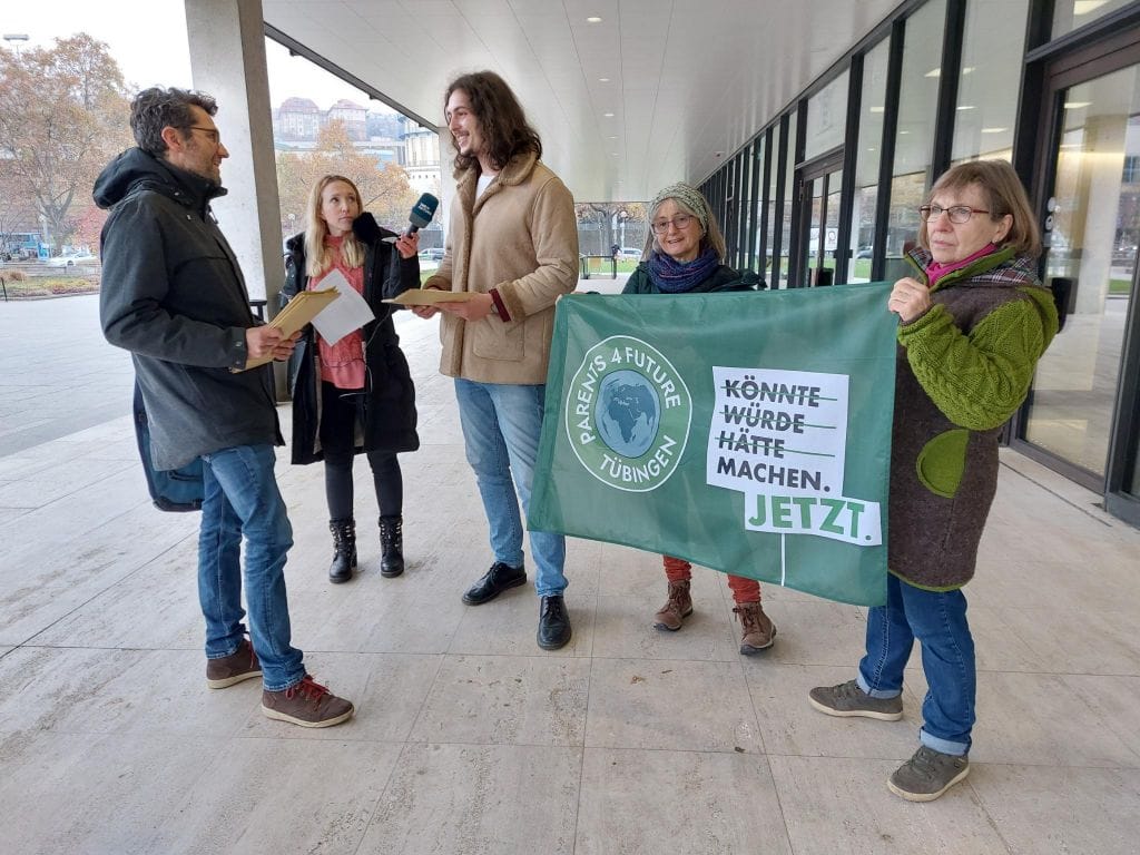 Übergabe von 8.000 Unterschriften an die Grünen-Landtagsfraktion in Stuttgart